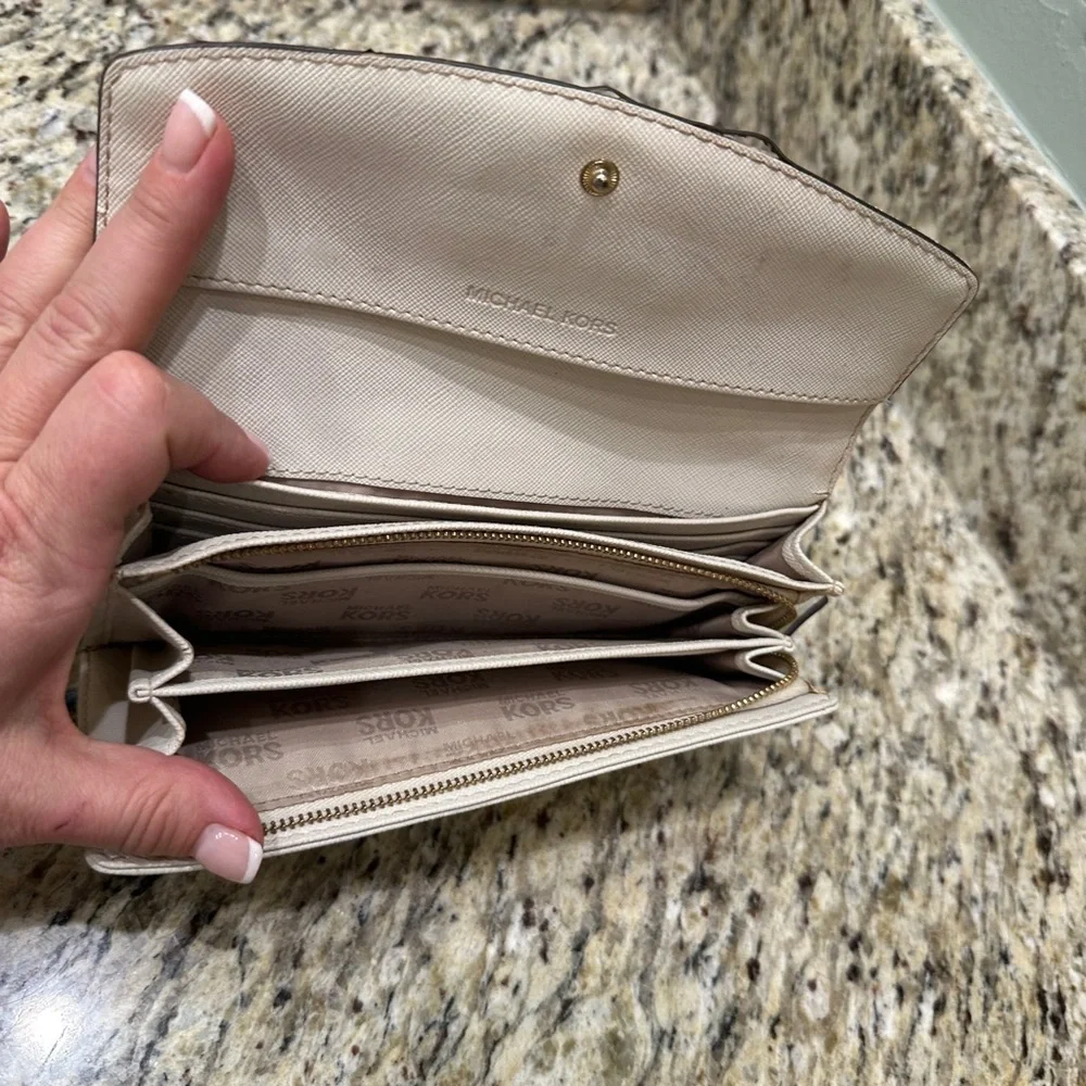 Michael Kors Logo Wallet